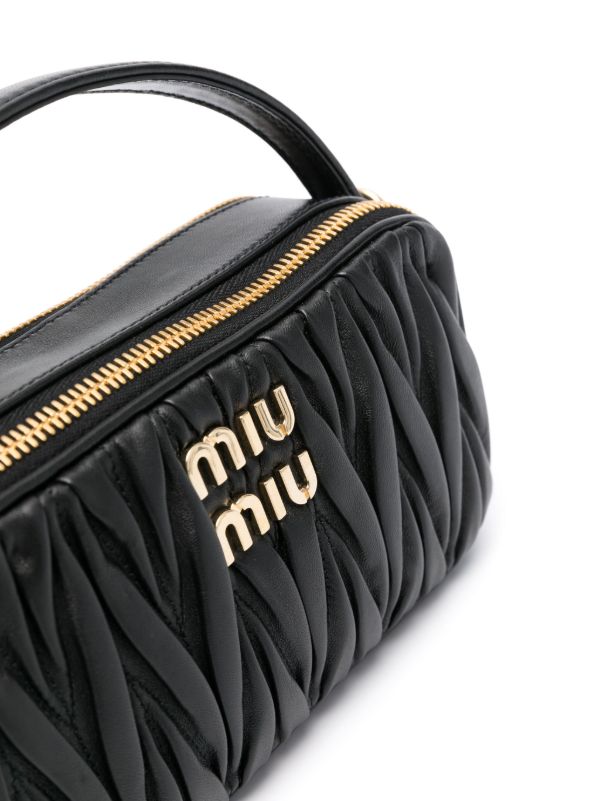 MIÛ MIÜ 
sac cabas à design matelassé