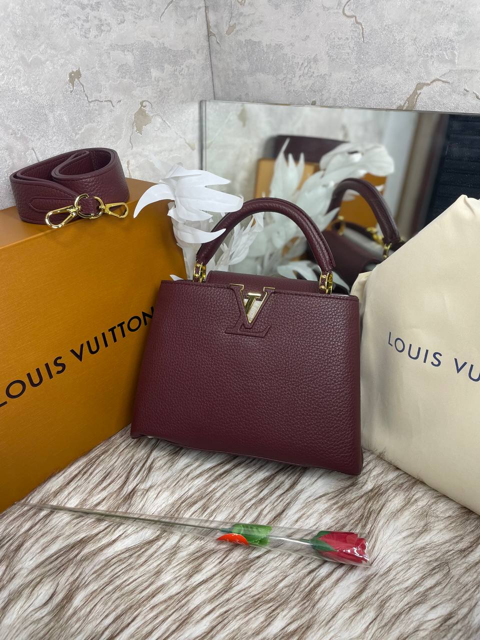 LV Sac Capucines Mini en cuir