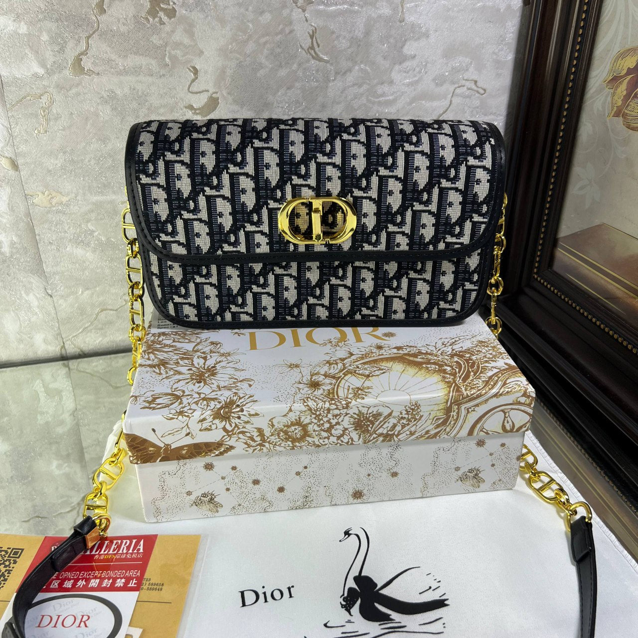 Sac 30 Montaigne Avenue
Toile jacquard Diôr Oblique bleu