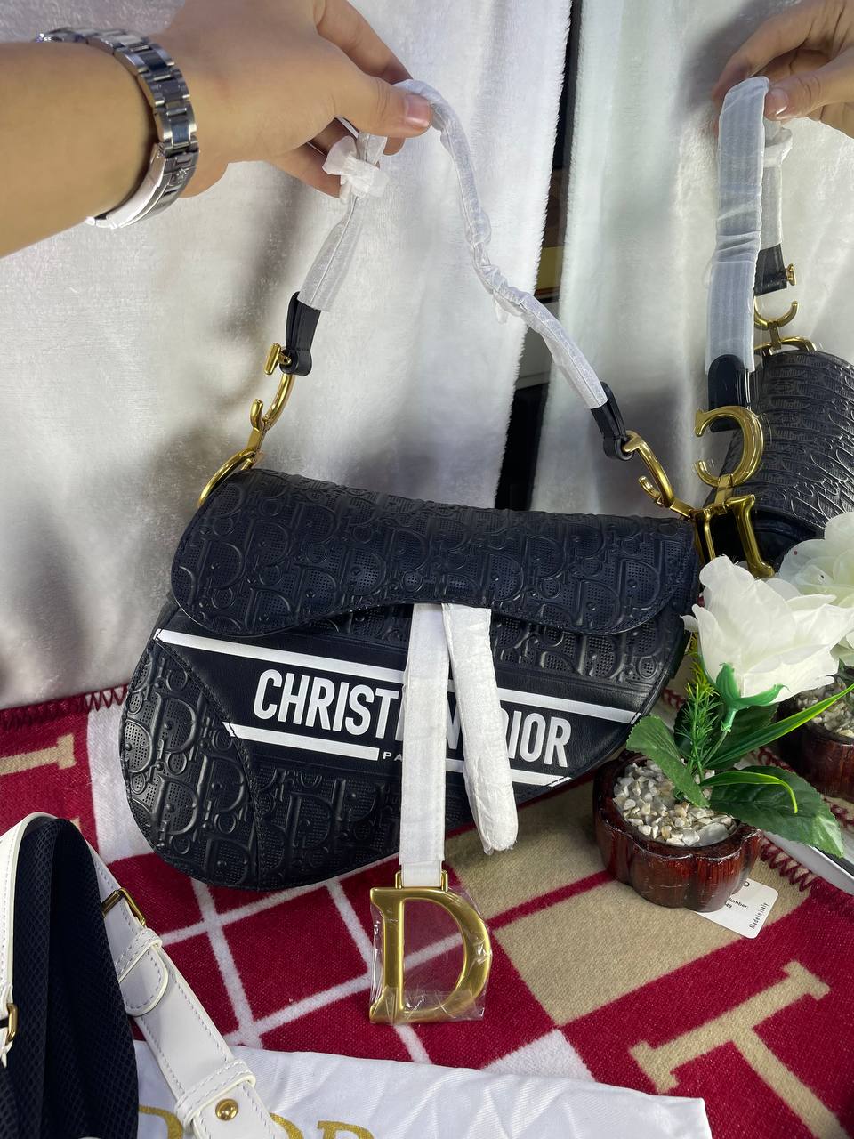 Sac Diôr Sacoche Saddle en cuir noir griffé