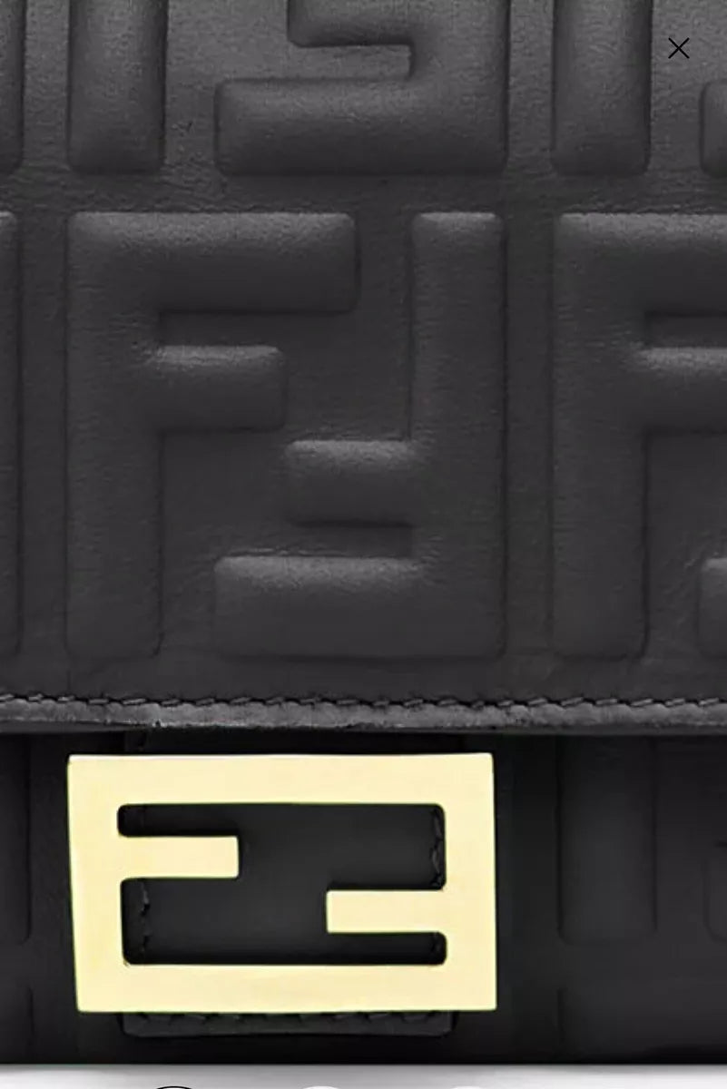 Fêndï Continental Baguette Noir Nappa Gaufré FF Portefeuille sur Chaîne
