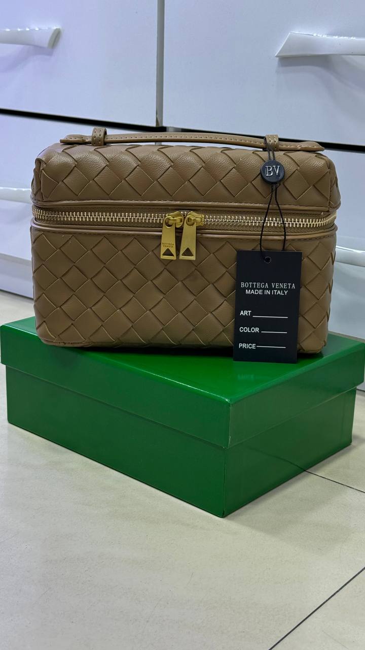 BÔTTÊGA VËNÊTA Bang Bang Vanity Case Sac intrecciato