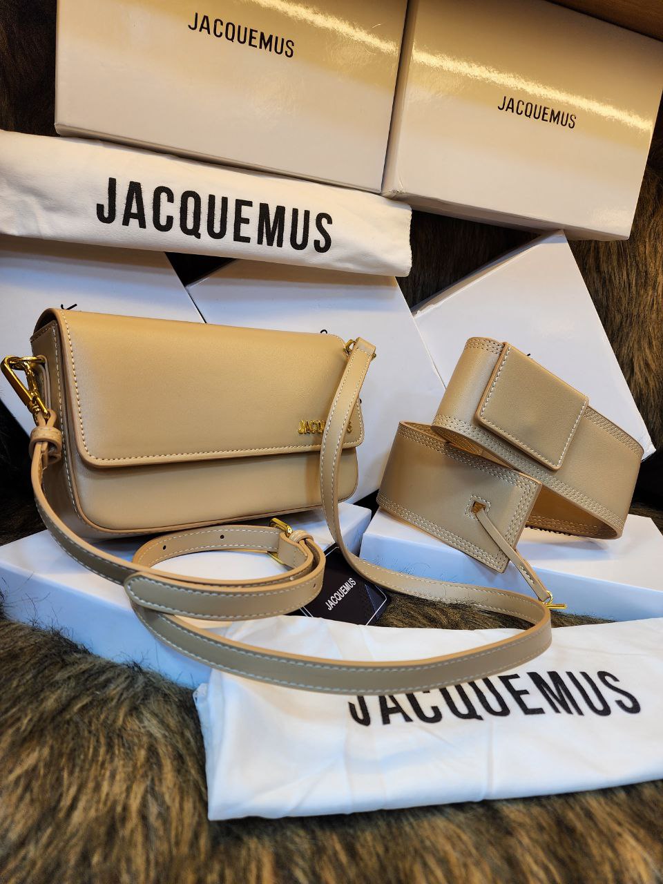 J@cquemus
Le Carinu leather shoulder bag