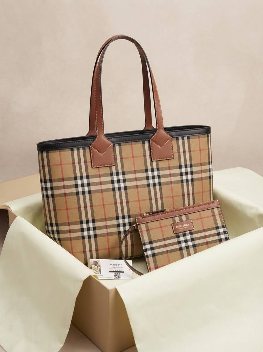 BURBERRY Cabas en toile à carreaux
