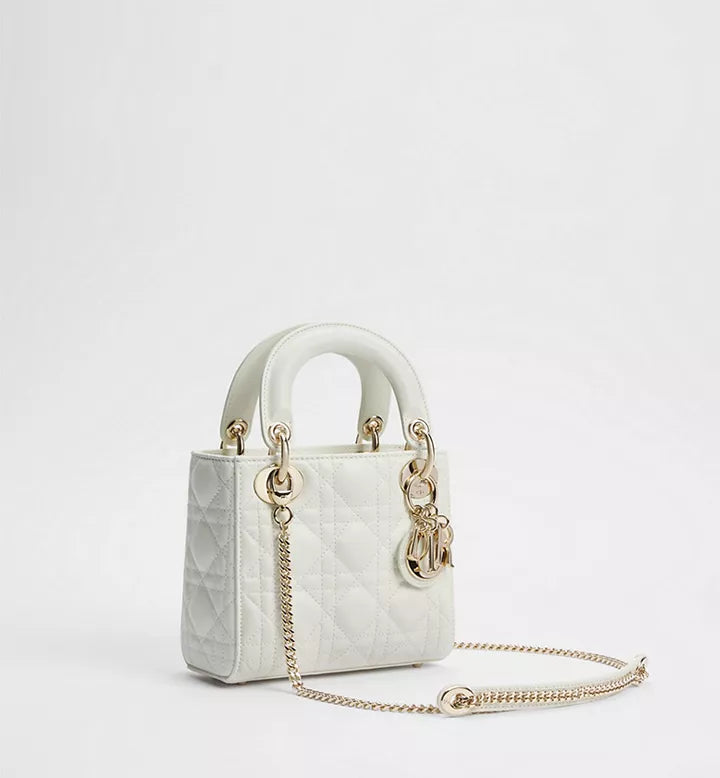 Sac Lady Dior Mini
Cuir d'agneau Cannage couleur latte