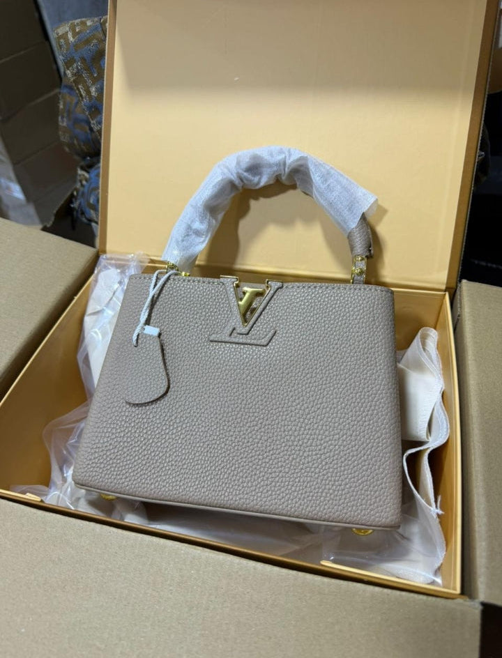 LV Sac Capucines BB En cuir