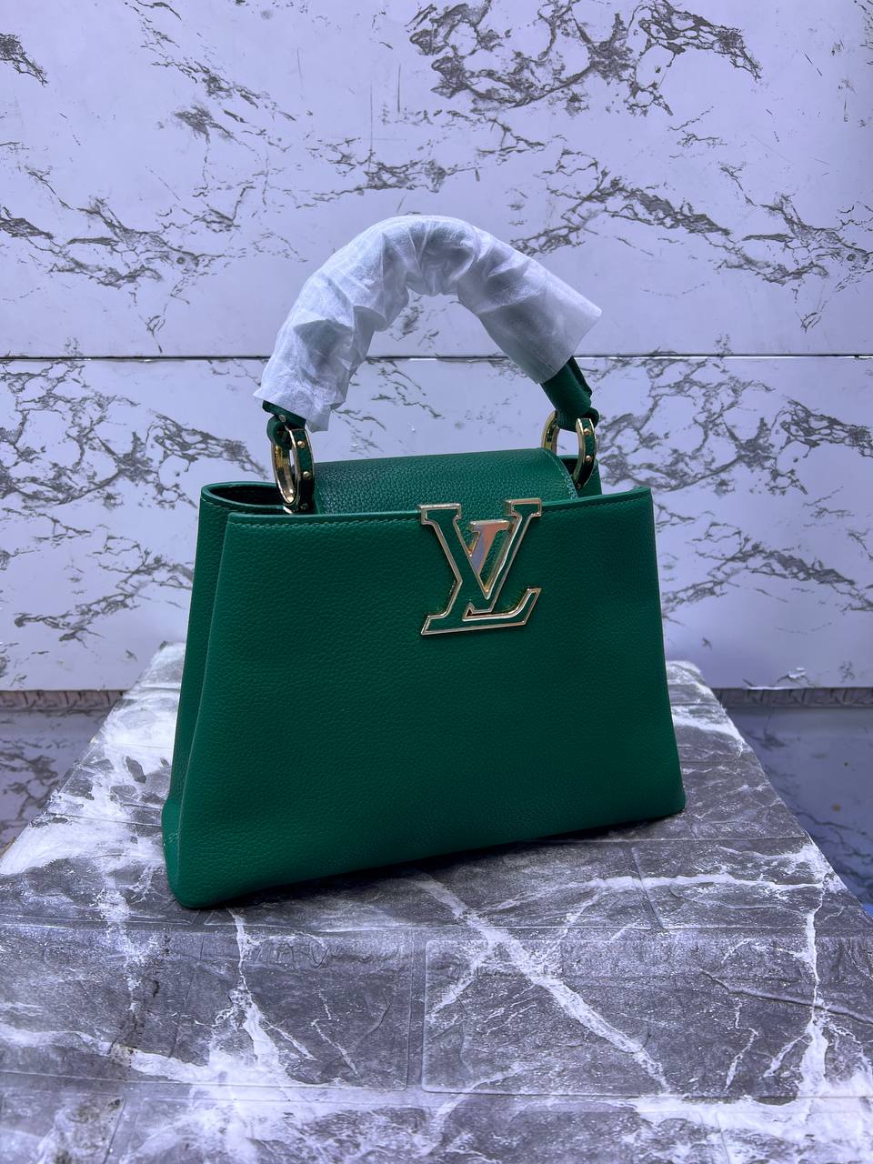 LV Sac Capucines BB