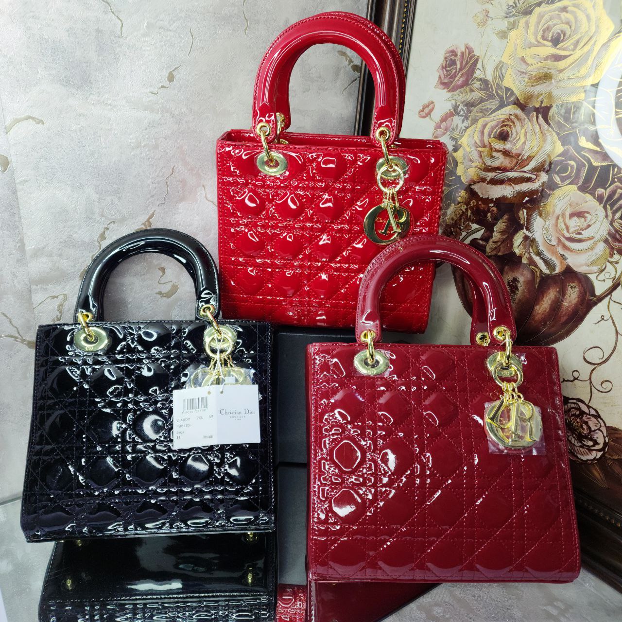 Sac Ladÿ Diôr Medium
de veau Cannage verni rouge cerise