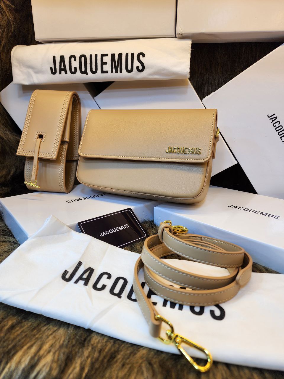J@cquemus
Le Carinu leather shoulder bag