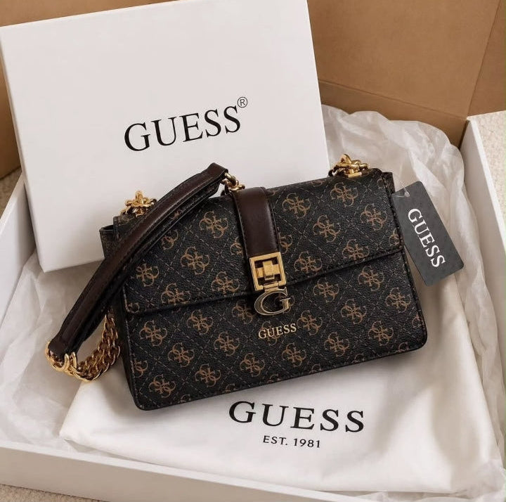 Sac Guess marron avec chaîne dorée