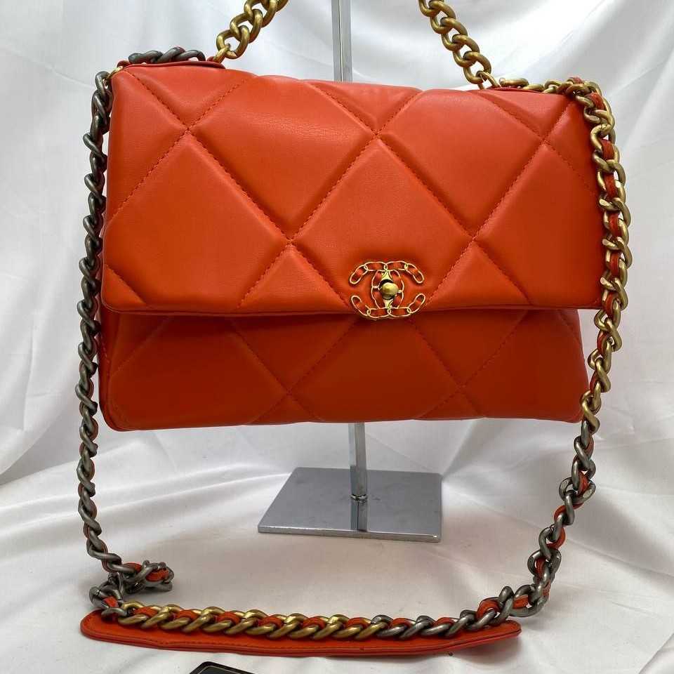 Ch@nel Sac à rabat matelassé orange Chanel 19