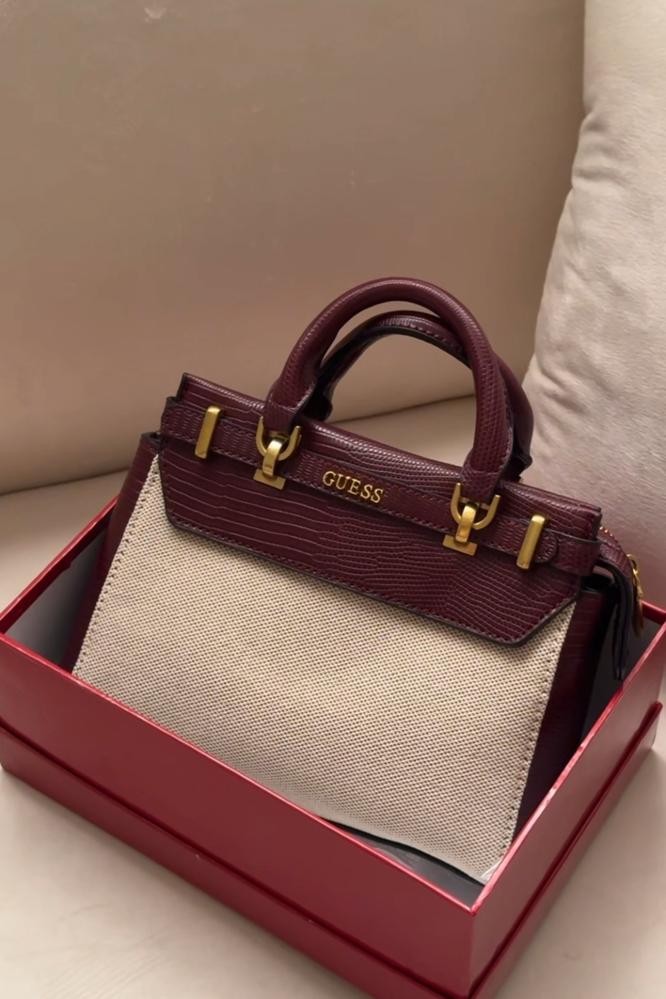 Gûess Bag  une élégance incomparable avec une touche de modernité