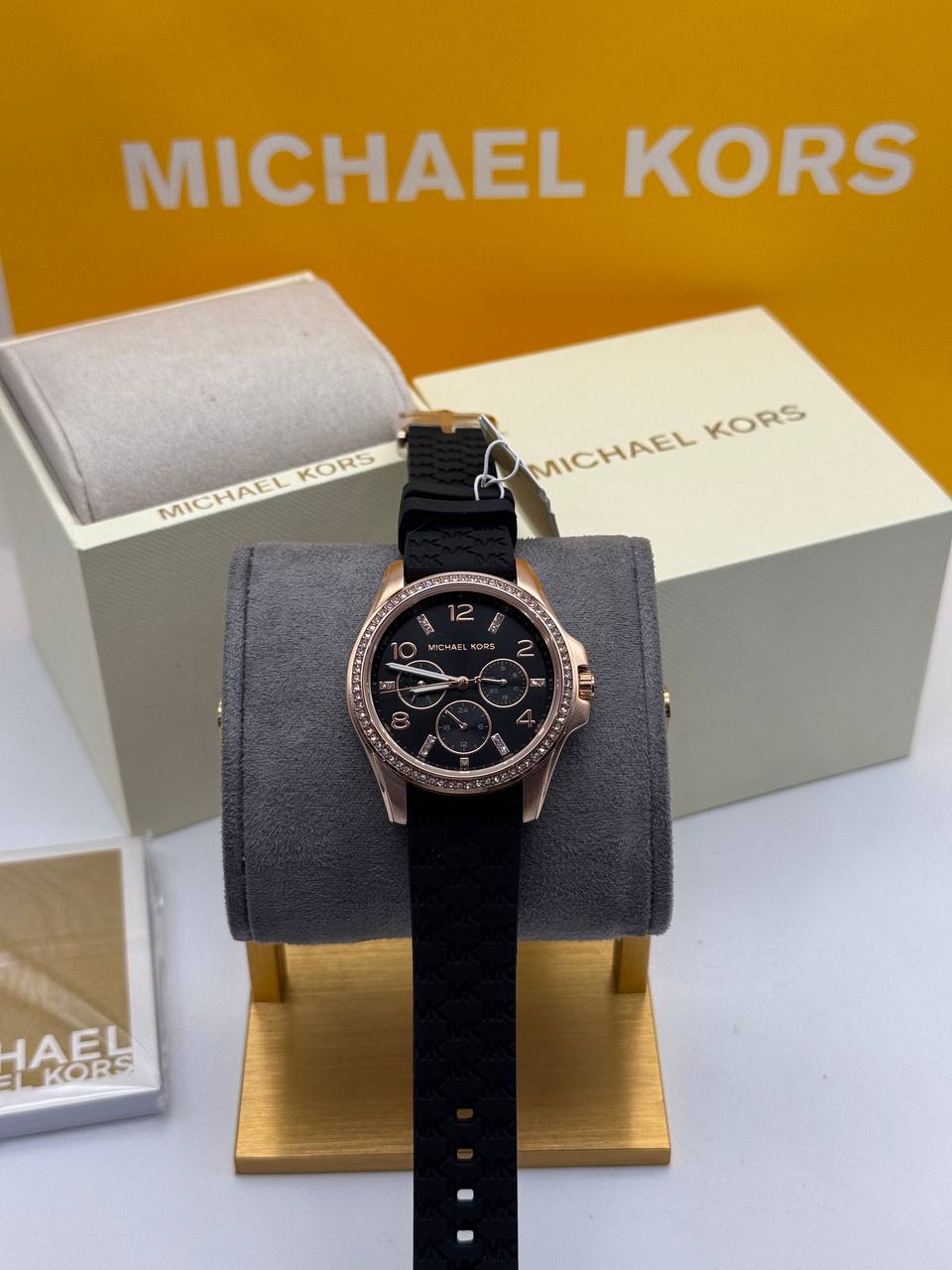 MK Outlet
Montre Pilot miniature de ton or rose en silicone à pavé et à logo