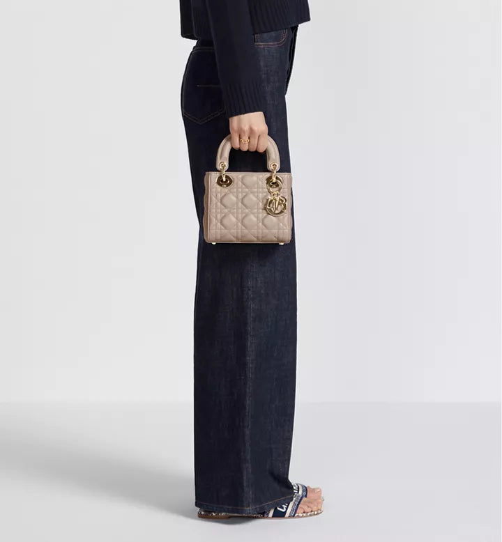 Sac Ladÿ Dior Mini
Cuir d'agneau Cannage beige poudre