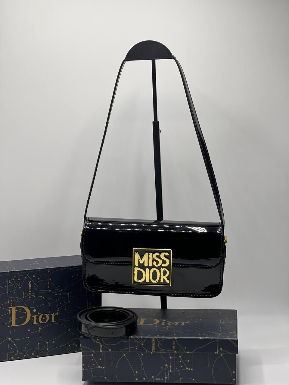 Diôr Sac à rabat Miss Diôr de veau verni noir